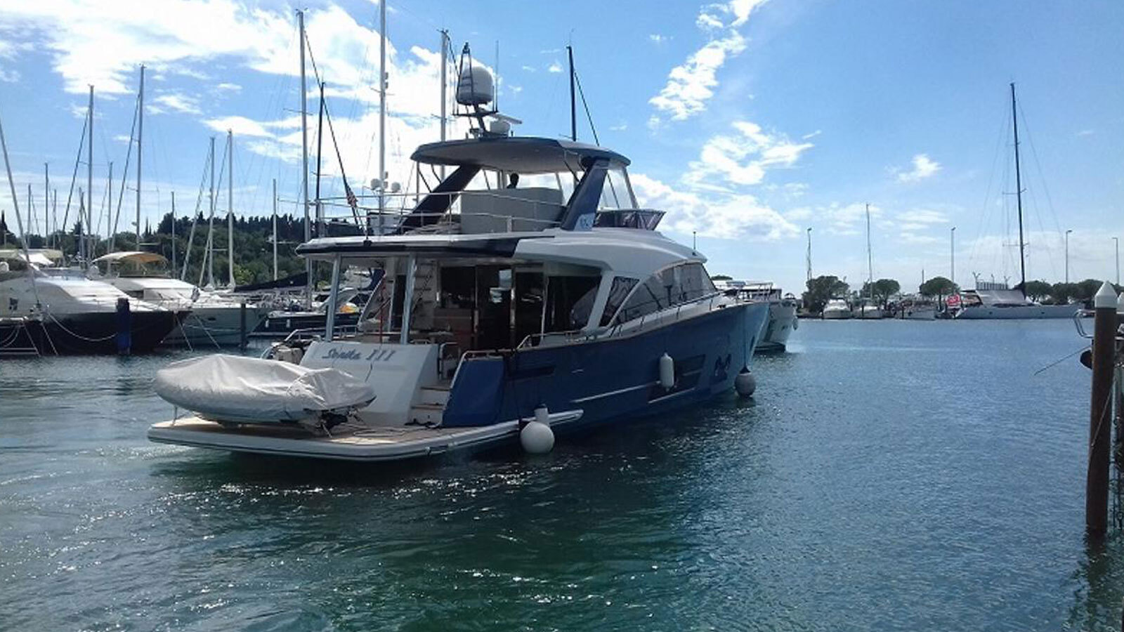 Greenline-65-Oceanclass-motoryacht