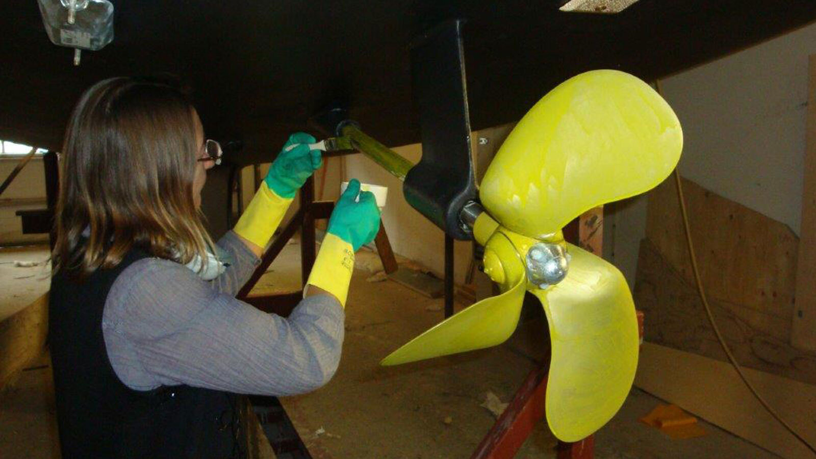 Jeanne-Socrates-applies-Propspeed-to-Nereida's-propeller-and-shaft