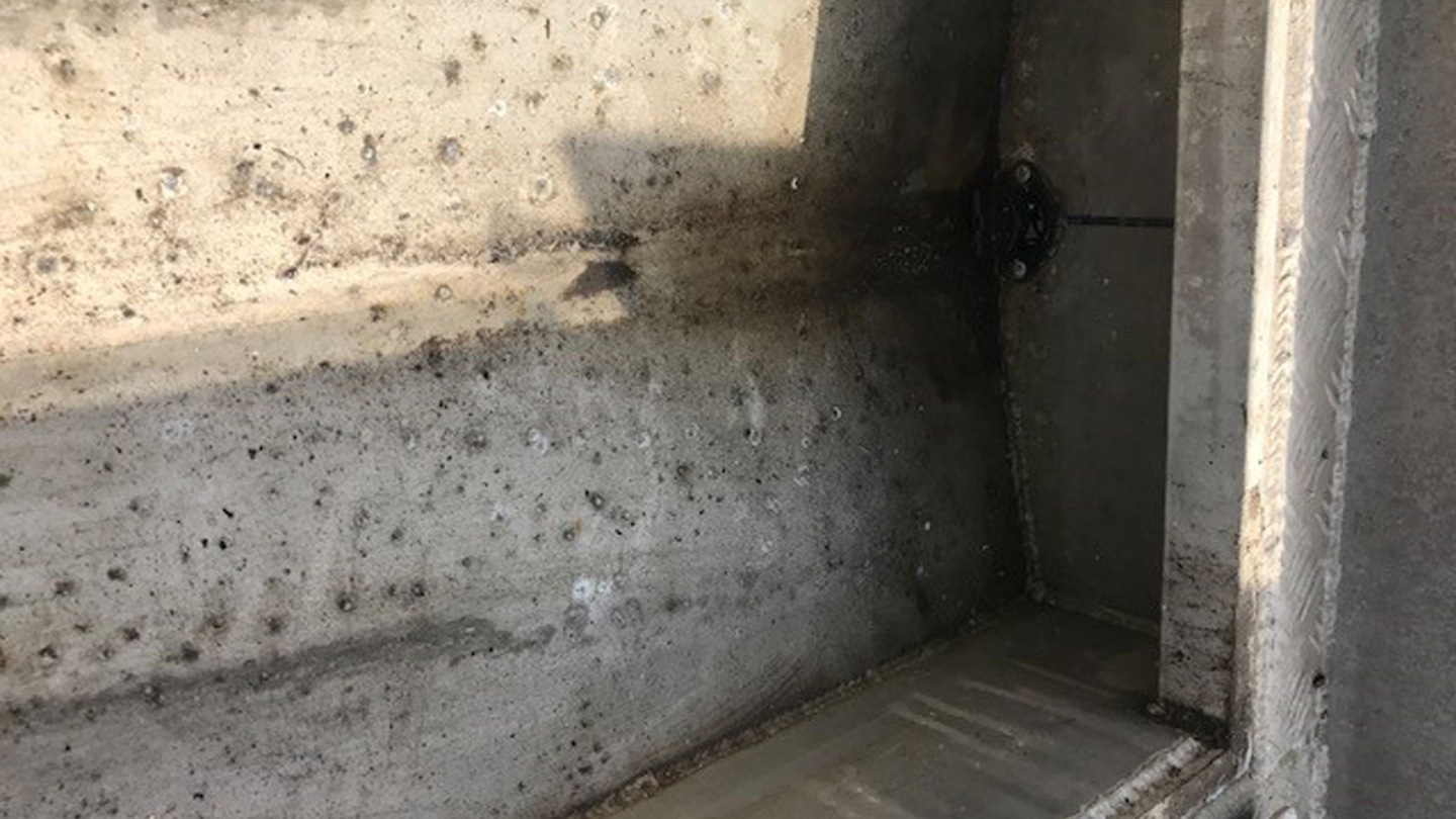 Oxidation of a bare aluminium surface.